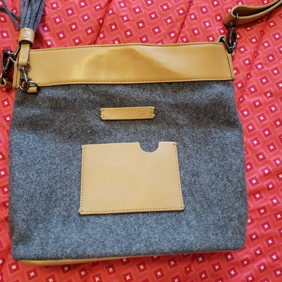 Sherpani Grey felt and leather like cross body bag - Picture 9 of 10
